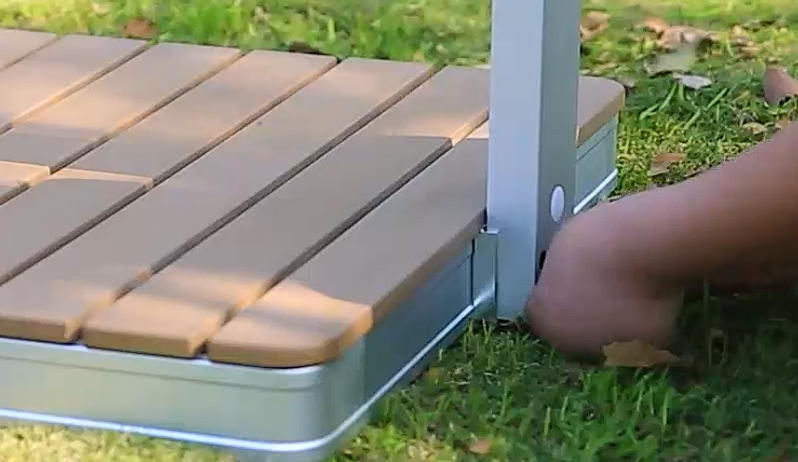 Outdoor square shower